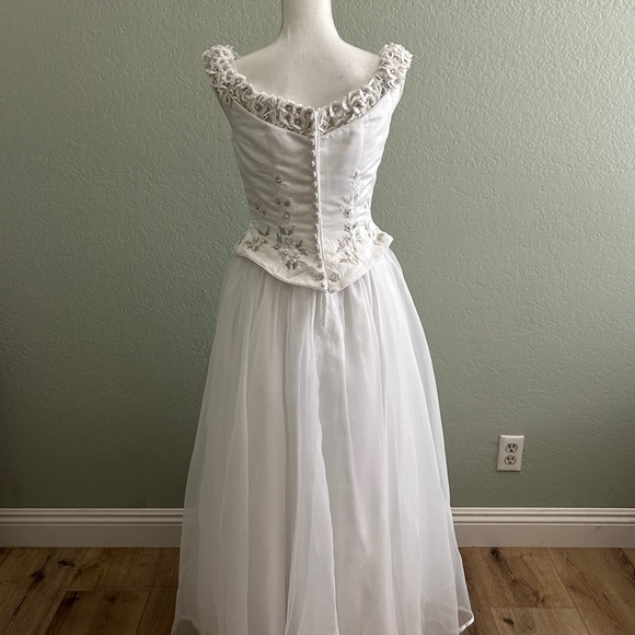 Vintage White Floral Gown - Picture 7 of 12
